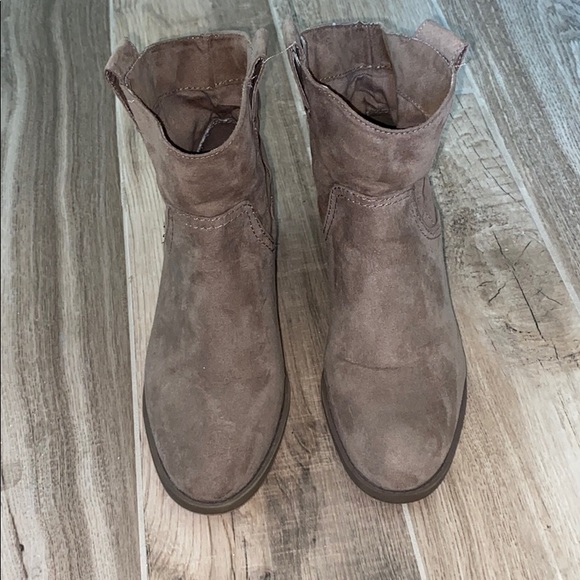 Merona Sz 8 Ankle Boots light Tan Faux Suede - Picture 3 of 8